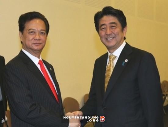 Премьер-министр СРВ Нгуен Тан Зунг встретился с японским коллегой Синдзо Абэ - ảnh 1